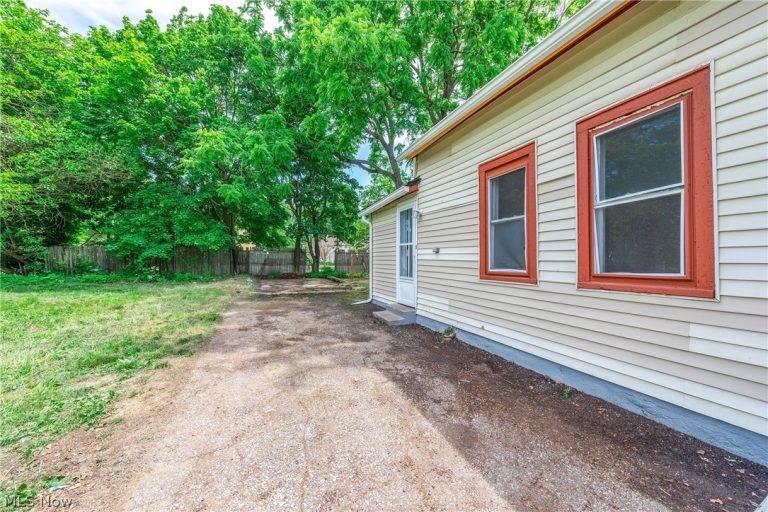5838 Portage Avenue, Cleveland, OH - Photo 6