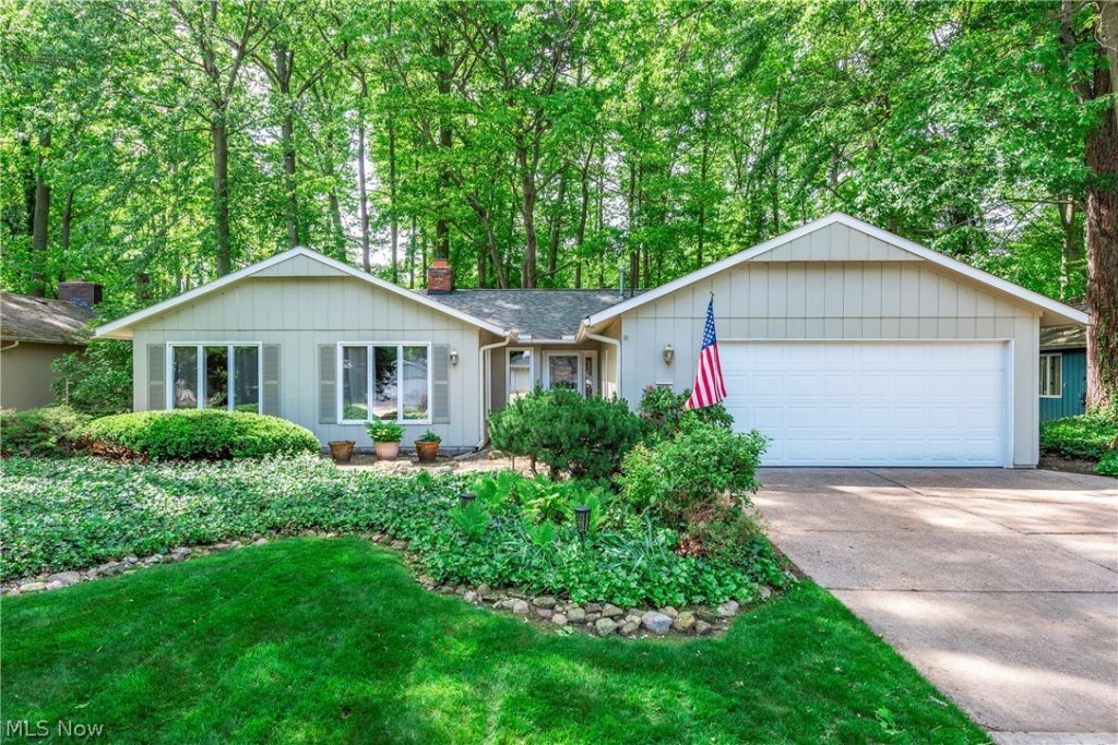 5920 Mills Creek Lane, North Ridgeville, OH
