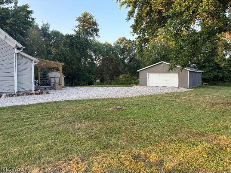 8463 Dewey Road, Montville, OH - Photo 4