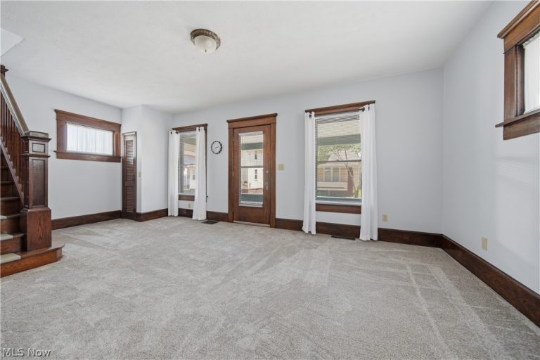 2613 Crown Place, Canton, OH - Photo 2
