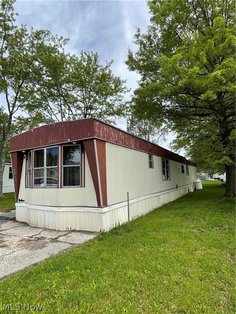 6411 Amanda Lane, Ravenna, OH - Photo 2