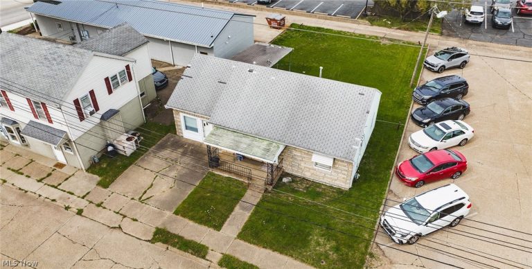 505 27th Street, Vienna, WV - Photo 2