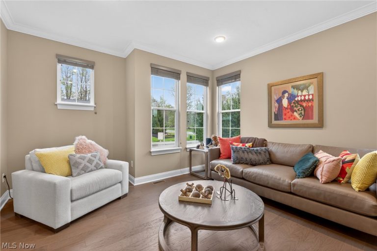7429 Villa Ridge, Chagrin Falls, OH - Photo 8