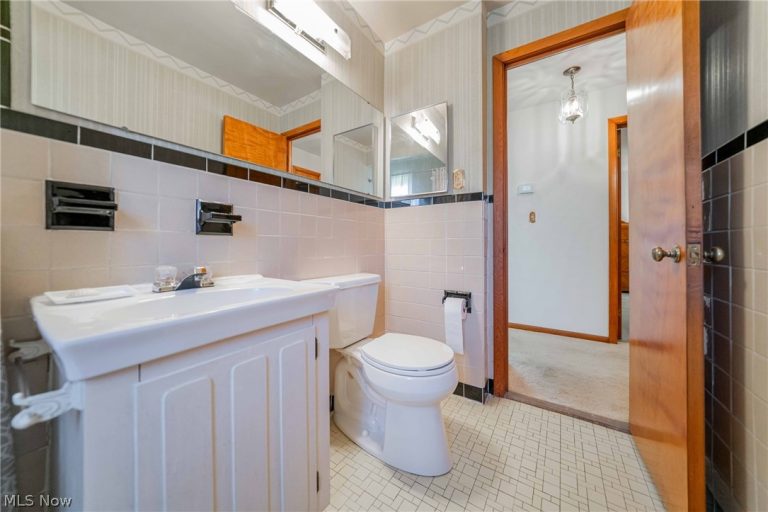 21131 Milan Drive, Euclid, OH - Photo 8
