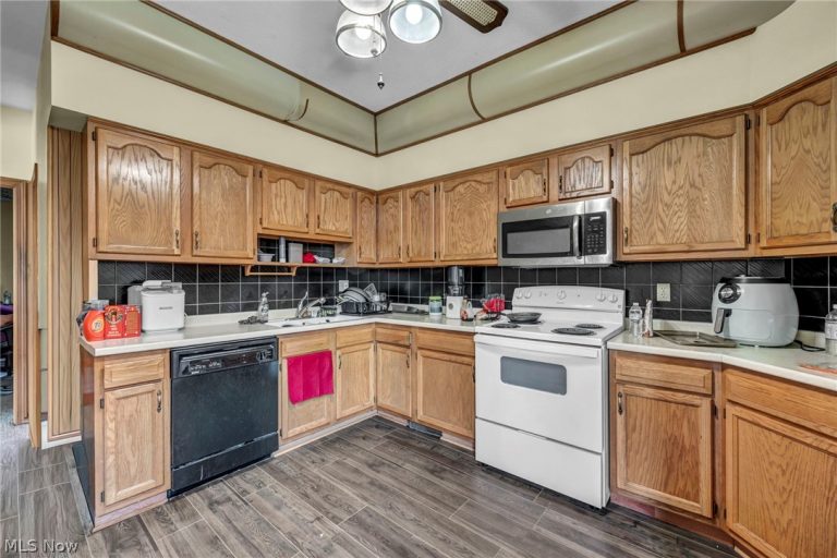1202 Lawrence Road, Canton, OH - Photo 4