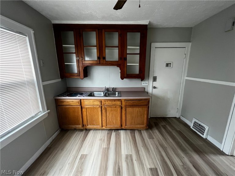 10514 Way Avenue, Cleveland, OH - Photo 4