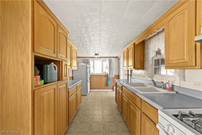 41511 Hazelwood Street, Elyria, OH - Photo 6
