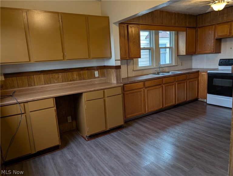 564 Carroll Street, Akron, OH - Photo 3