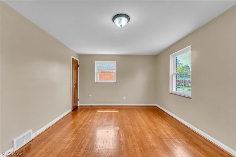 20470 Lake Shore Boulevard, Euclid, OH - Photo 8