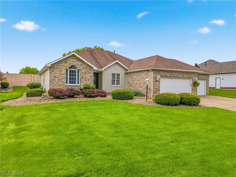 6862 Red Deer Circle, Canton, OH - Photo 2