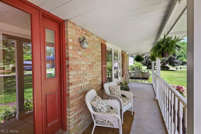 2438 Lyndon Drive, Green, OH - Photo 4