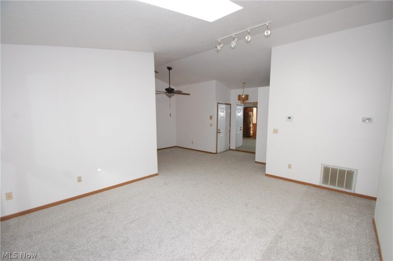 1327 Fox Run Drive, Boardman, OH - Photo 6