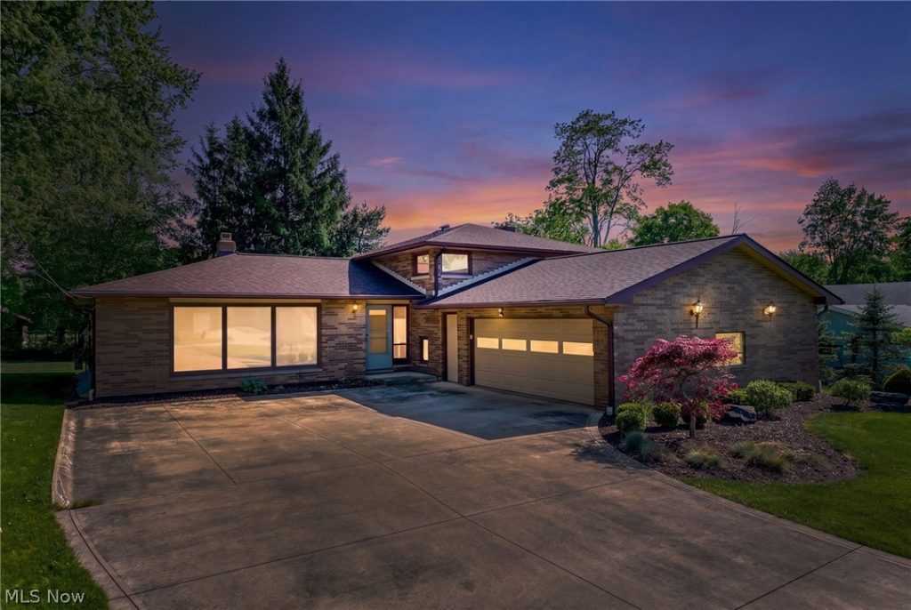 16385 Glendale Avenue, Strongsville, OH