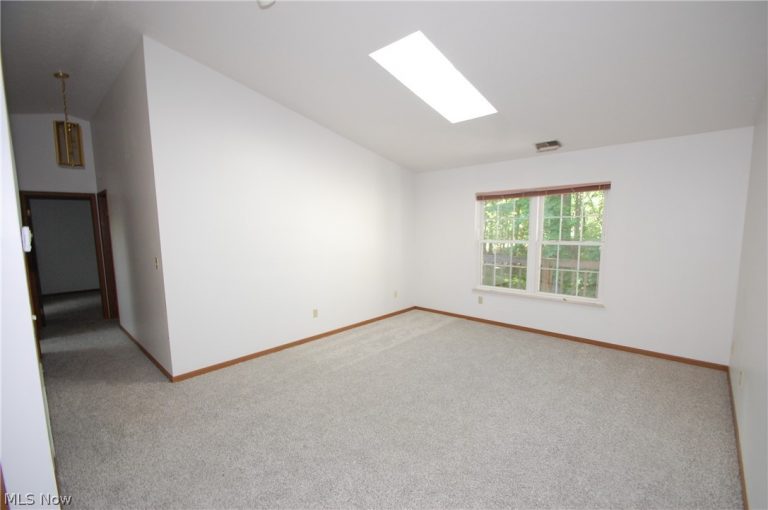 1327 Fox Run Drive, Boardman, OH - Photo 8