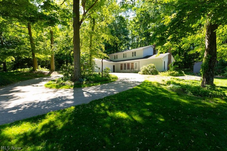 7360 Ledgewood Drive, Kirtland, OH, 44094