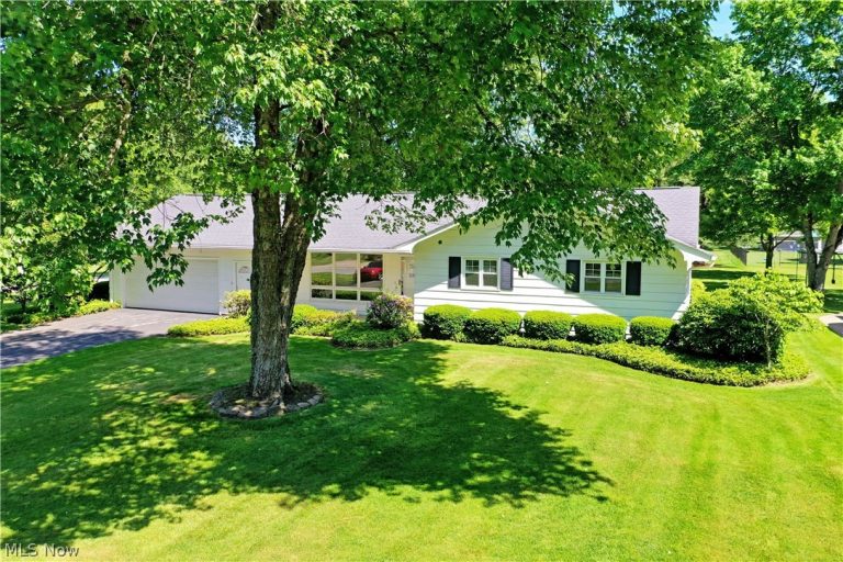 4975 Maple Drive, Vienna, OH - Photo 2