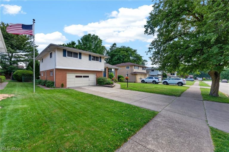 21439 Ellen Drive, Fairview Park, OH - Photo 4
