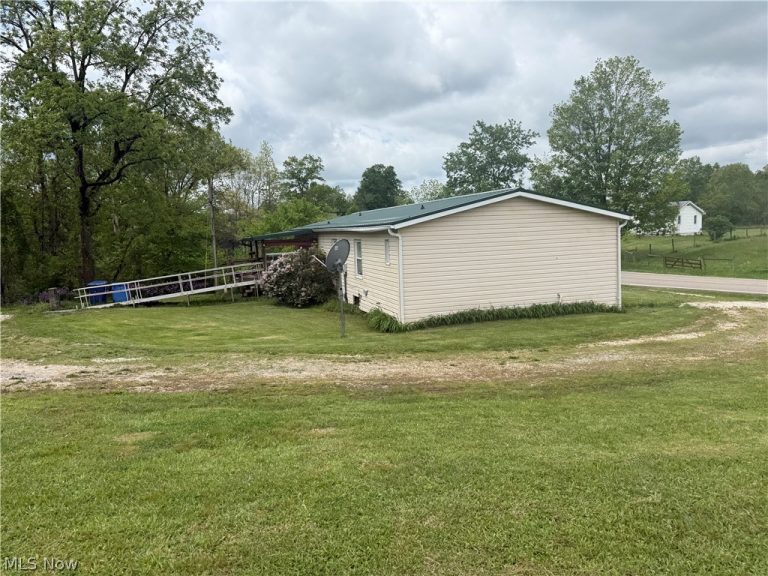 54552 Sarahsville Road, Senecaville, OH - Photo 2
