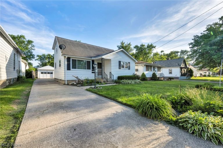 179 Caroline Street, Elyria, OH - Photo 3