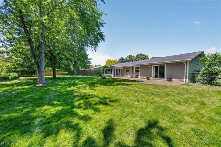 7168 Andover Drive, Mentor, OH - Photo 2