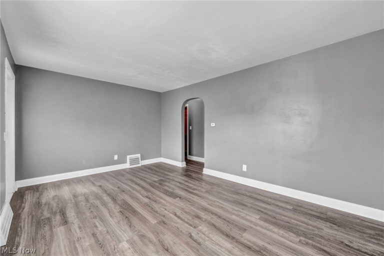 208 Longfellow Street, Elyria, OH - Photo 6