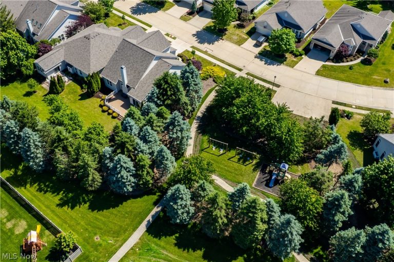 15346 Chestnut Oak Lane, Strongsville, OH - Photo 4