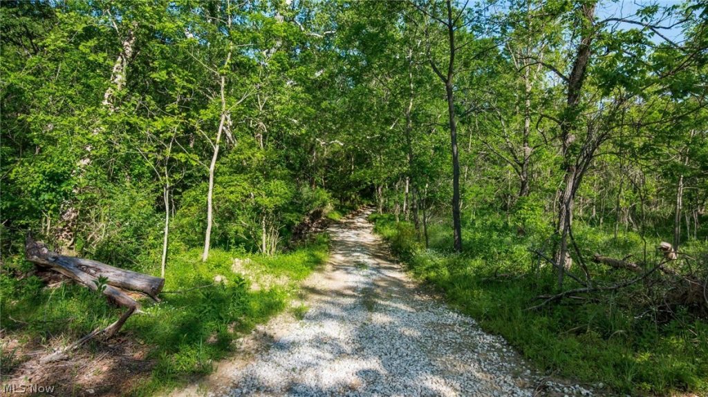 5911 Reform Road, Newark, OH