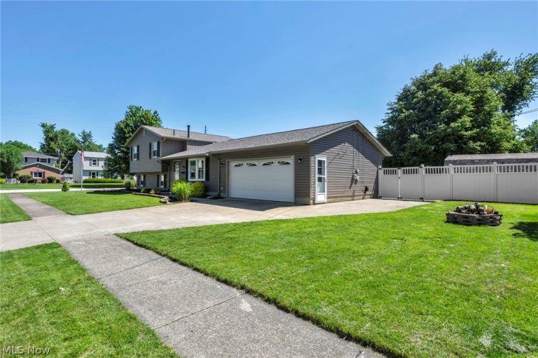 127 Edgefield Drive, Elyria, OH - Photo 5