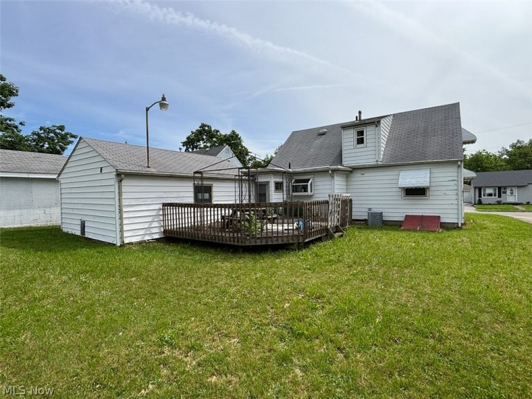 2043 Freedom Avenue, Alliance, OH - Photo 2