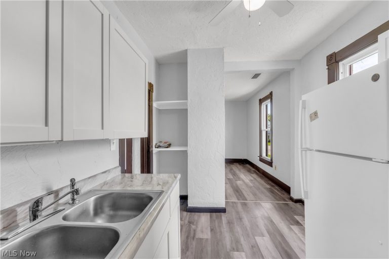 812 Lovett Place #UP, Lorain, OH - Photo 6