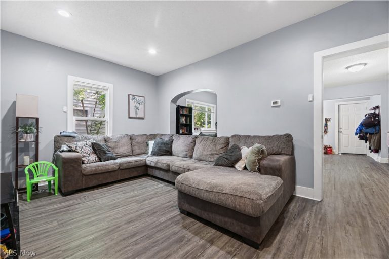 761 Carlysle Street, Akron, OH - Photo 4