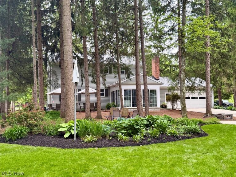 11635 Twin Mills Lane, Chardon, OH - Photo 2