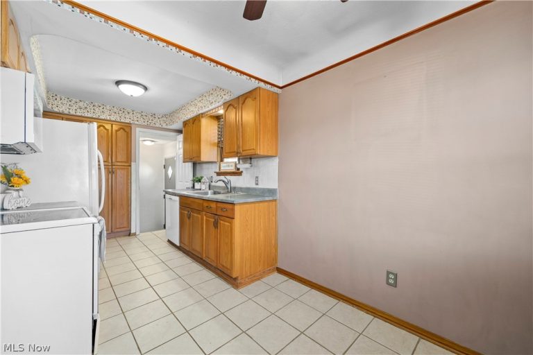 2603 Center Drive, Parma, OH - Photo 8