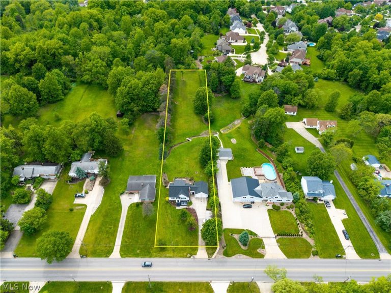 11492 Ridge Road, North Royalton, OH - Photo 3