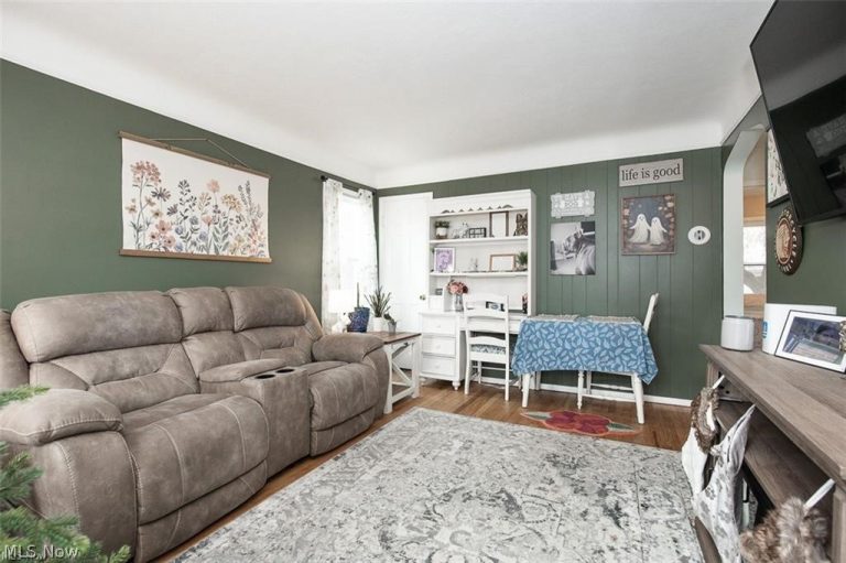 25151 Zeman Avenue, Euclid, OH - Photo 8