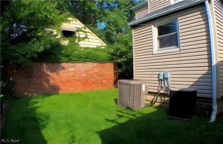 2433 Tuxedo Avenue, Parma, OH - Photo 4
