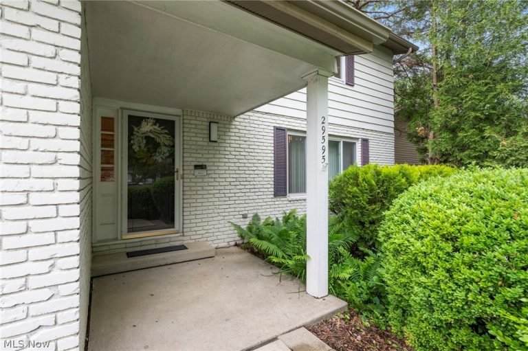 29595 Westminster Drive, North Olmsted, OH - Photo 4