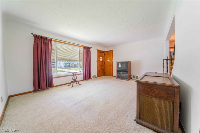21131 Milan Drive, Euclid, OH - Photo 5