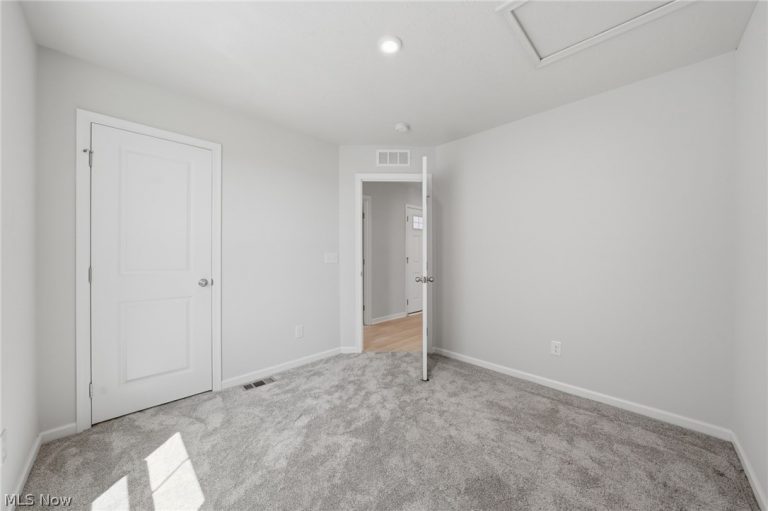 140 Wildflower Drive, Elyria, OH - Photo 6