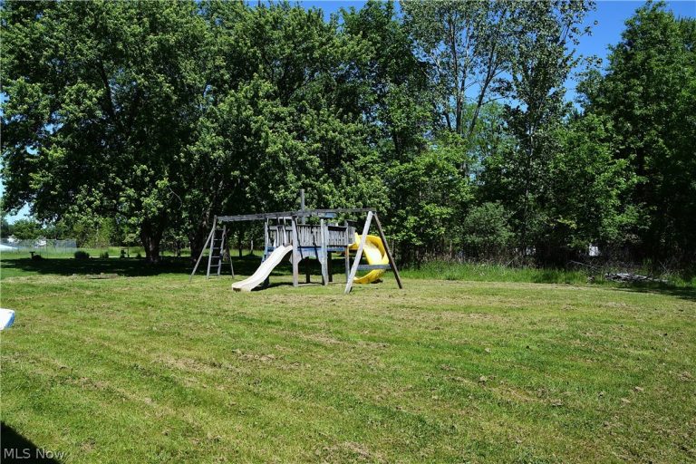 3713 Grafton Road, Brunswick, OH - Photo 8