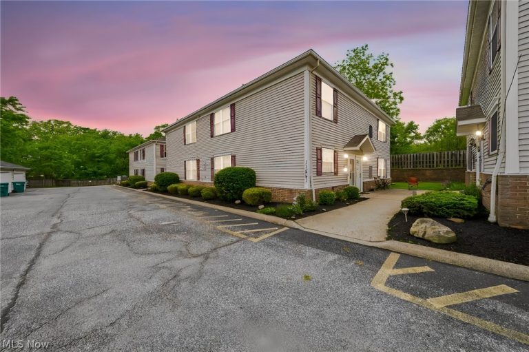 11541 Riverview Court #13, Parma Heights, OH - Photo 2