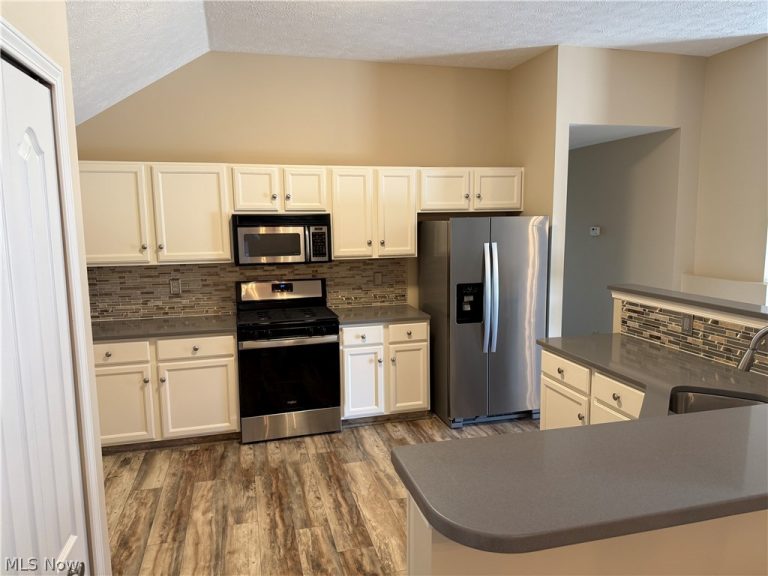 23413 Grist Mill Court #4, Olmsted Falls, OH - Photo 3