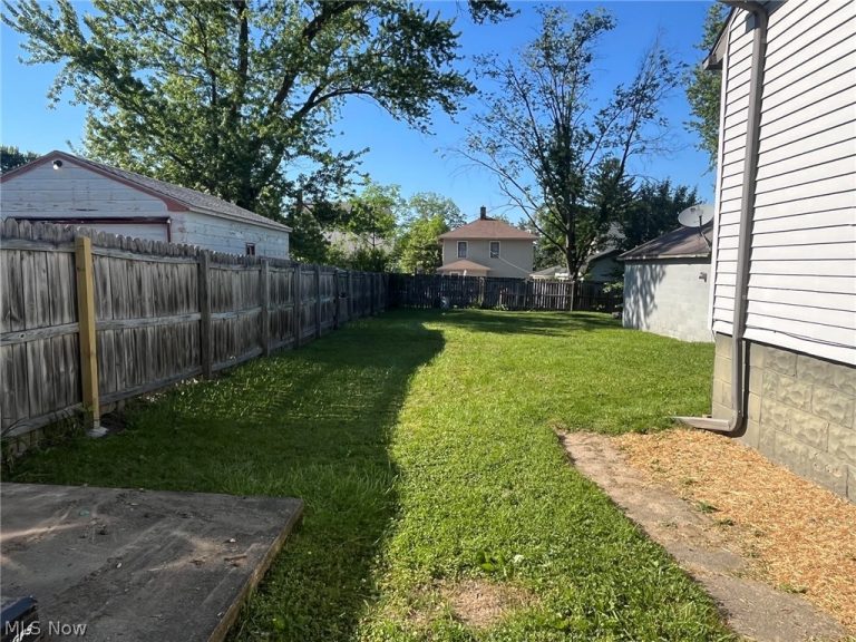363 Spring Street, Struthers, OH - Photo 3