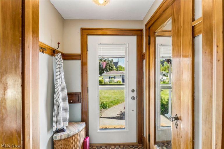 1611 Erie Avenue, Lorain, OH - Photo 8