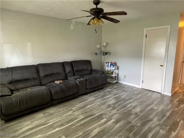 611 Logan Street, Elyria, OH - Photo 4