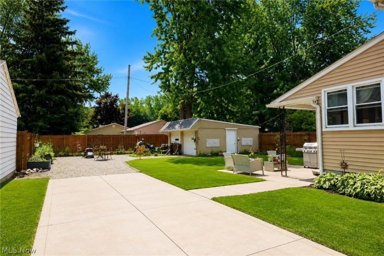 315 Morrell Avenue, Painesville Twp, OH - Photo 2