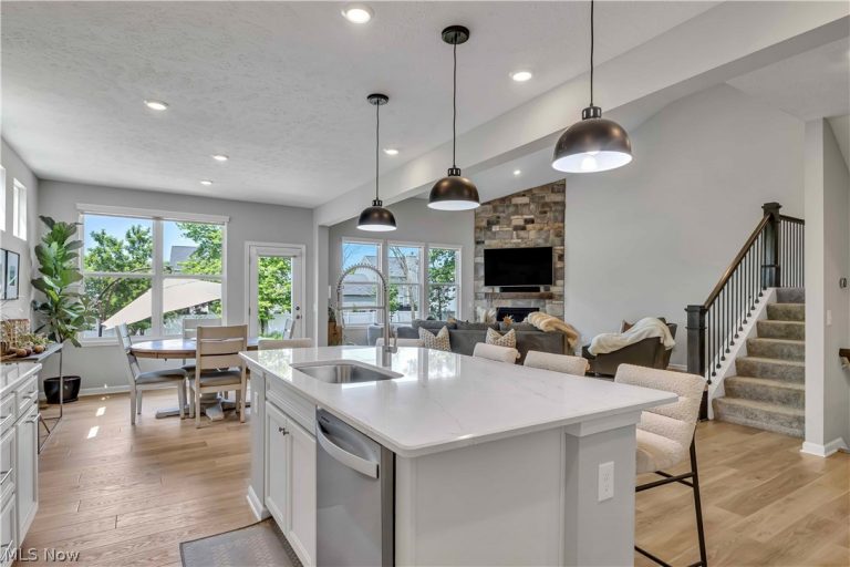 520 Forecastle Court, Avon Lake, OH - Photo 3