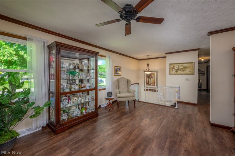 1300 Hyacinth Drive, North Canton, OH - Photo 6