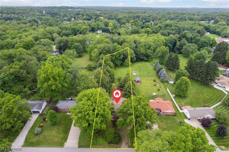 1254 Cherry Lane, Uniontown, OH - Photo 3