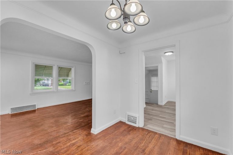 15803 Delrey Avenue, Cleveland, OH - Photo 8
